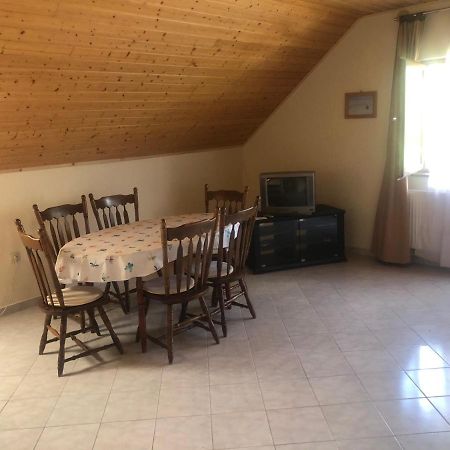 Zalakarosi Égerfa Nyaralóház Földszinti és Emeleti Apartman Exterior foto