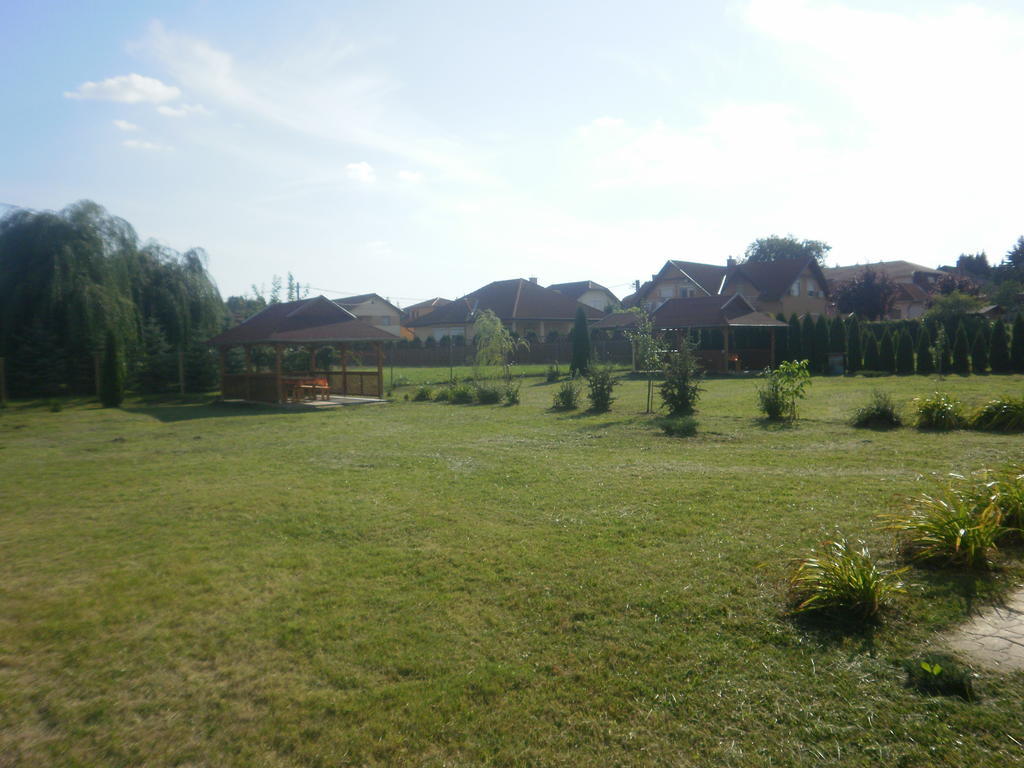 Zalakarosi Égerfa Nyaralóház Földszinti és Emeleti Apartman Exterior foto