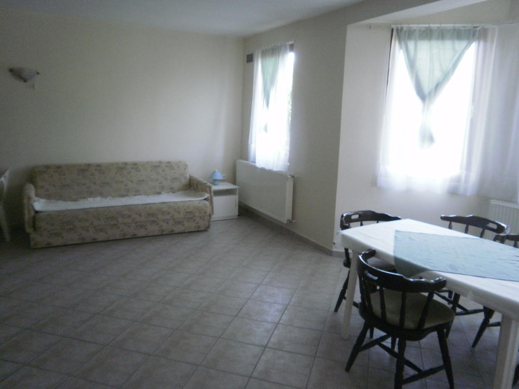 Zalakarosi Égerfa Nyaralóház Földszinti és Emeleti Apartman Habitación foto