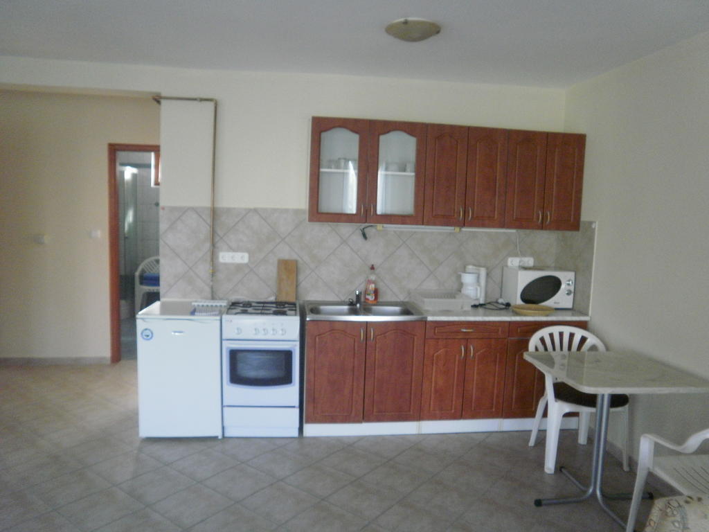 Zalakarosi Égerfa Nyaralóház Földszinti és Emeleti Apartman Habitación foto