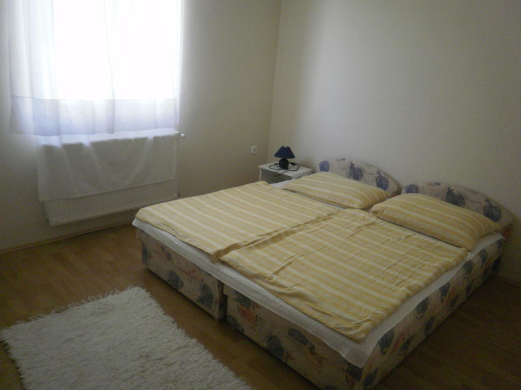 Zalakarosi Égerfa Nyaralóház Földszinti és Emeleti Apartman Exterior foto
